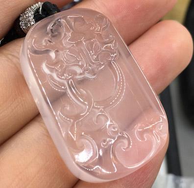 马粉和粉晶的区别，马粉水晶的功效与禁忌（李玥琪老师珠宝鉴评——聊聊粉晶那些事儿）