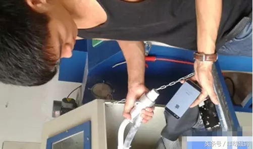 手机屏幕有划痕怎么办，苹果手机屏幕有划痕怎么修复（手机屏幕有划痕）