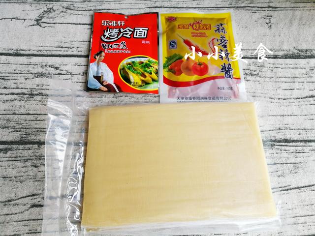 烤冷面是番茄酱兑水吗，烤冷面加番茄酱吗（东北江湖小吃：烤冷面）