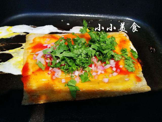 烤冷面是番茄酱兑水吗，烤冷面加番茄酱吗（东北江湖小吃：烤冷面）