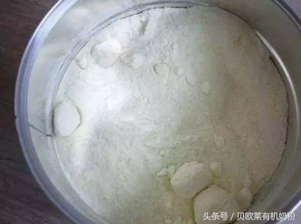 奶粉结块是什么原因，冬天奶粉结块是什么原因（奶粉为什么结块了）