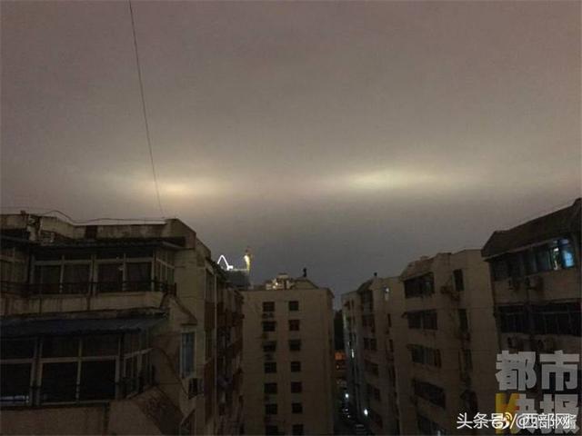 夜晚天空一什么，夜晚天空有什么（西安深夜天空现一丝亮光）