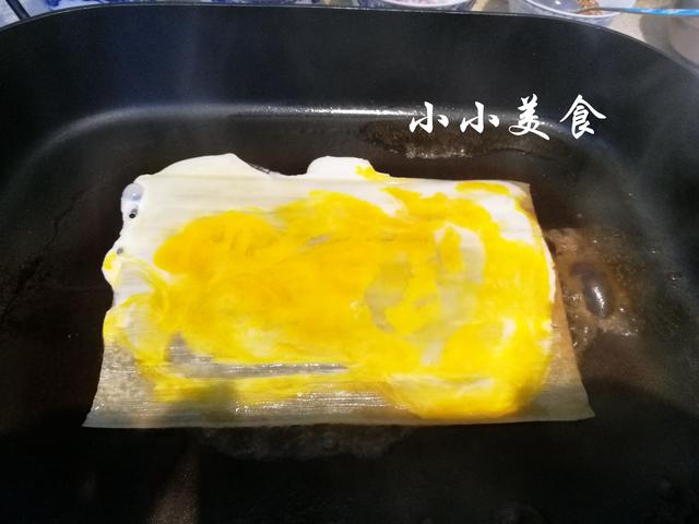 烤冷面是番茄酱兑水吗，烤冷面加番茄酱吗（东北江湖小吃：烤冷面）