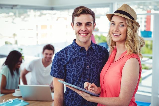 teach的用法，如何用英语表达“给他点颜色看看”（teach和teaches有什么区别）