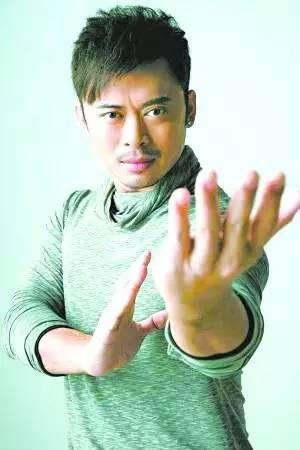 吴奇隆在哪部电视剧中饰演战狼这个角色，吴奇隆在哪部电视剧中饰演战狼这个角色的（从小打到大 吴京也不怕）