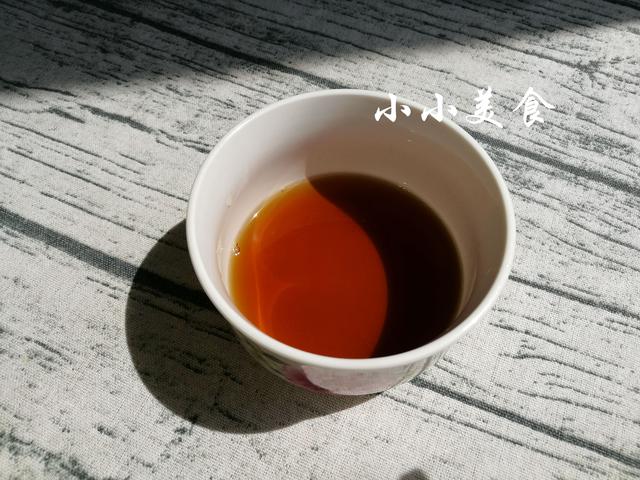 烤冷面是番茄酱兑水吗，烤冷面加番茄酱吗（东北江湖小吃：烤冷面）