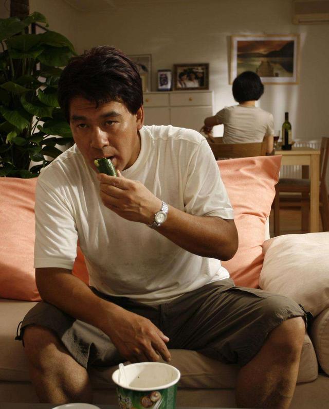 朱时茂个人资料，朱时茂个人资料简介（帮丈夫照顾9个兄妹）