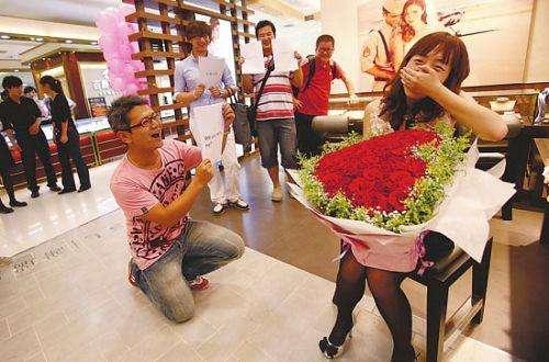 亲爱的我不嫁给你，马建军 - 嫁给我亲爱的歌词是什么（但是我不想和你结婚）