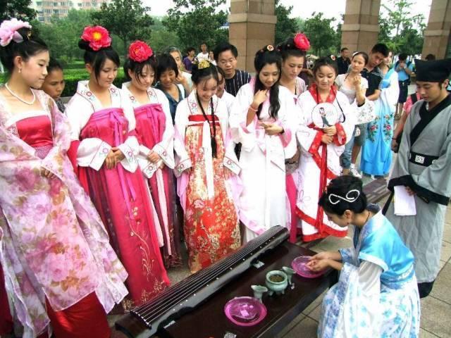 七夕节有哪些习俗，北方七夕节的习俗有哪些（七夕节都有哪些神奇的传统习俗）