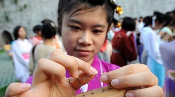 七夕节有哪些习俗，北方七夕节的习俗有哪些（七夕节都有哪些神奇的传统习俗）