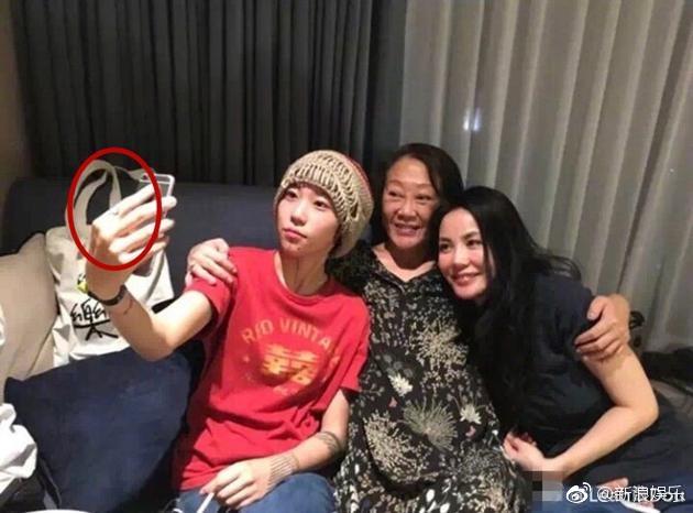 窦靖童疑似出柜，窦靖童疑出柜（网友：那周冬雨怎么办）