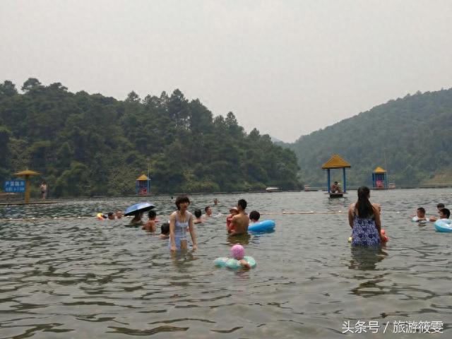 旅游，佛山有一座天然矿泉水泳场，这个水上乐园是一个不错的地方