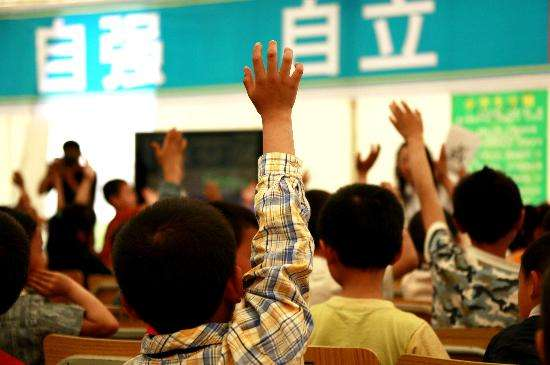 没精打采的反义词，没精打采的反义词是什么（<上>中的近义词和反义词）