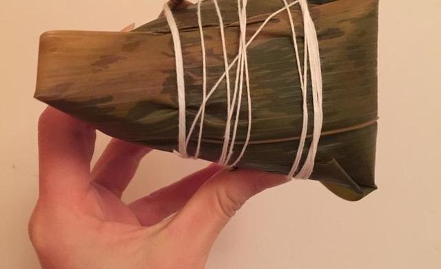 包粽子的方法与步骤图，包粽子的方法（粽子的制作方法步骤）