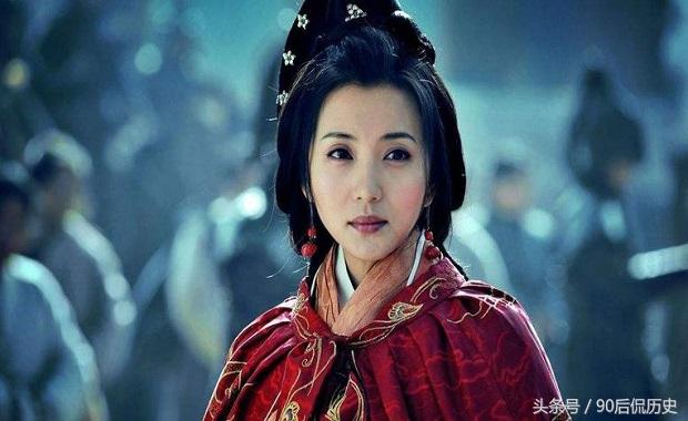 关公月下斩貂蝉，关羽月下斩貂蝉是真的吗（关公夜读《春秋》）