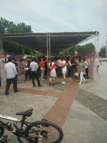 孔雀男和凤凰男有什么区别，凤凰男孔雀男还有什么（凤凰男妈宝男二婚男渣男孔雀男）