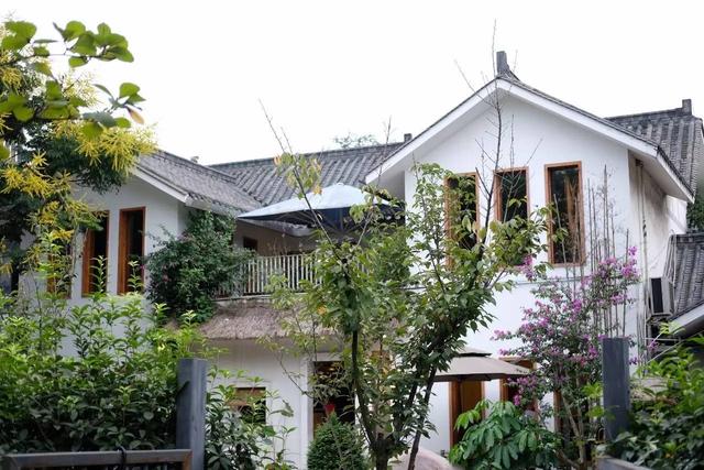 成都慢摇吧，成都慢摇吧消费多少钱（开的火锅店就像自己家的后花园）