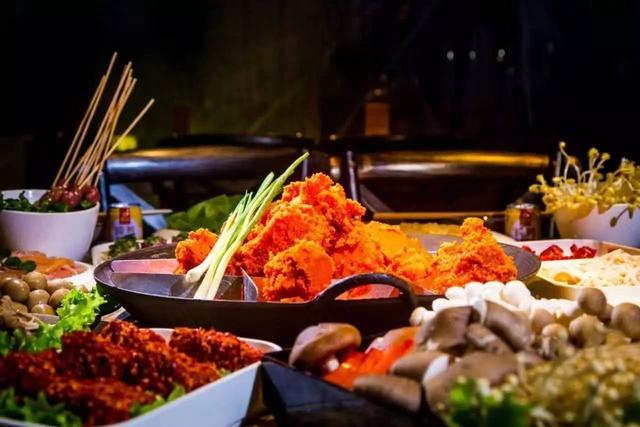 成都慢摇吧，成都慢摇吧消费多少钱（开的火锅店就像自己家的后花园）