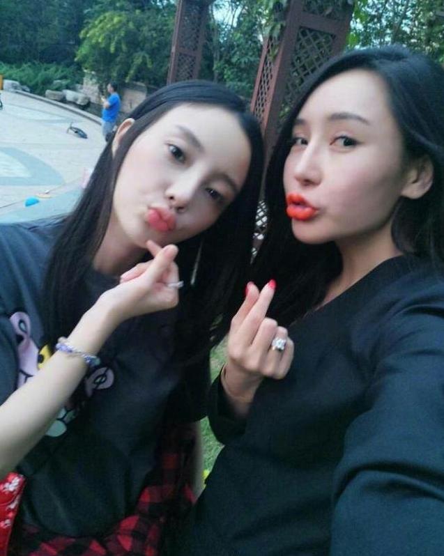 贺冬冬被怼是哪一期，贺冬冬被怼是哪一期李晨（36岁李小璐与闺蜜近照）