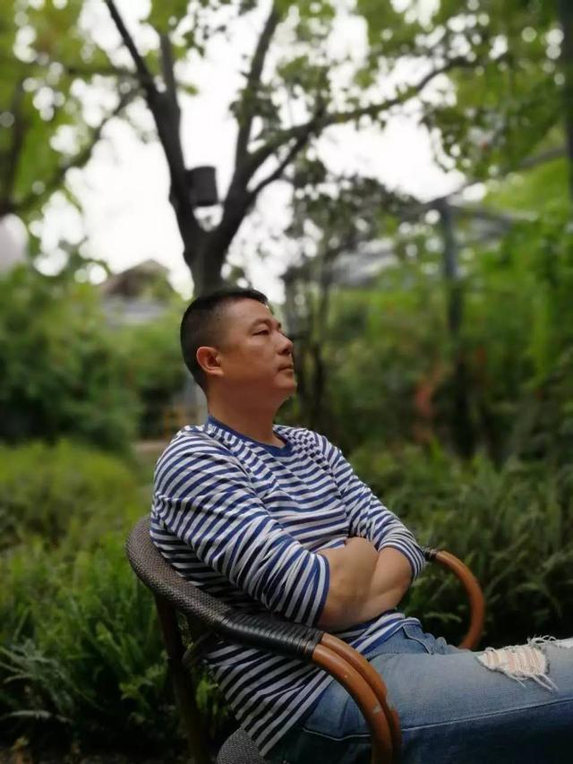 成都慢摇吧，成都慢摇吧消费多少钱（开的火锅店就像自己家的后花园）