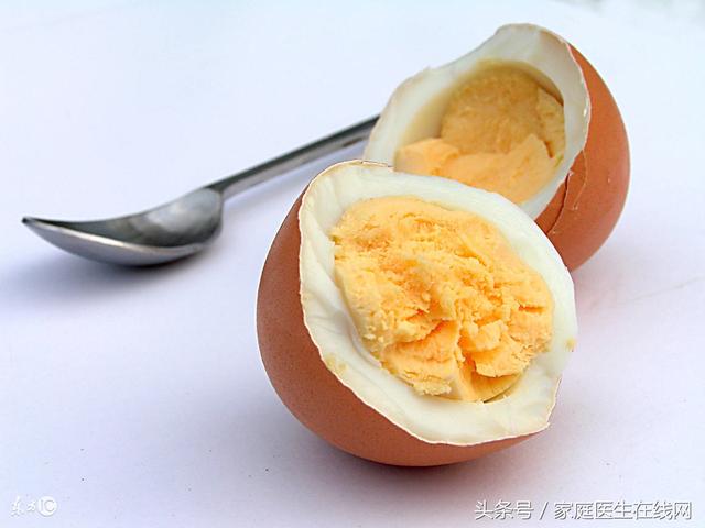 吃鸡蛋有什么好处，男人吃生鸡蛋对身体有什么好处（身体会出现这些惊喜变化）