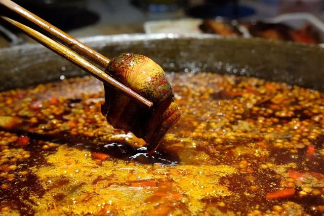 成都慢摇吧，成都慢摇吧消费多少钱（开的火锅店就像自己家的后花园）