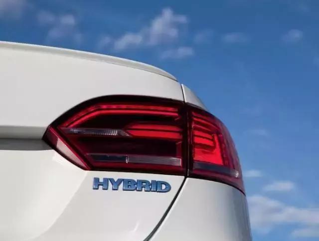 drivemode什么意思汽车上，汽车上的drlvemode是什么意思（汽车屁股上的字母代表什么）