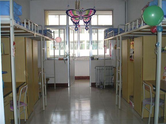 通化师范学院宿舍，2021级通化师范学院新生开学时间和入学指南及入学军训考试（盘点大学里那些温馨的宿舍）