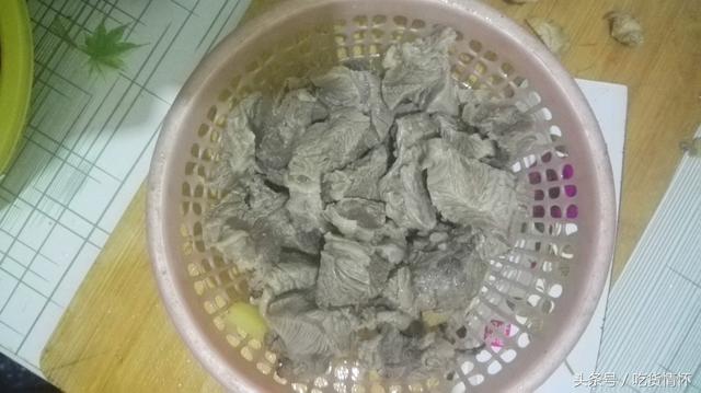 家常炖牛肉的做法，家常炖牛肉好吃又烂（简单省时省煤气的家常做法）