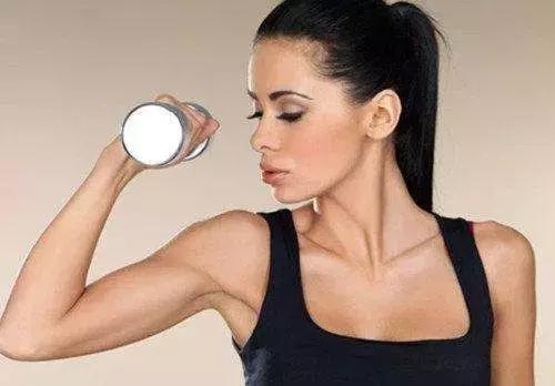 打喷嚏一声二声三声代表什么，打喷嚏一声二声三声代表什么意思（打喷嚏时为什么会闭眼）