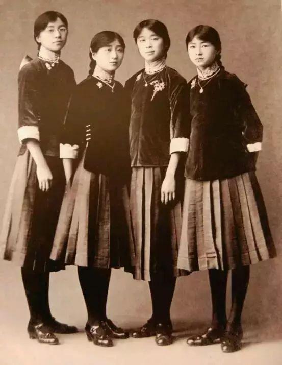 怎样解读师生恋，大家怎么看待师生恋（这档子事儿，究竟是怎么来的）