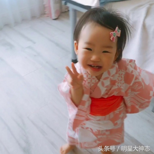 秦昊微博画风很萌啊全是表白伊能静小米粒 但我更爱作为演员的他