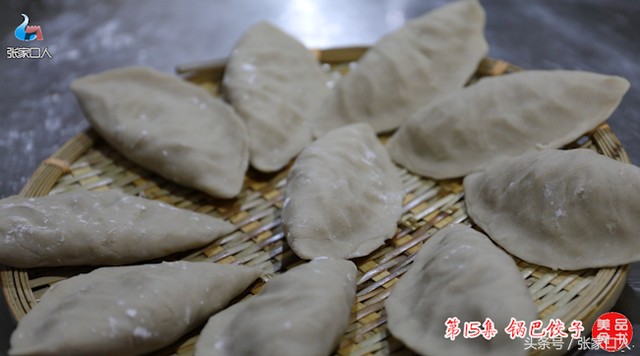 莜面饺子的做法，莜面饺子素馅做法大全（老张莜面的大嫂这样做莜面锅巴饺子）