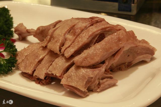 鹅肉的营养价值及功效与作用禁忌，鹅肉的功效与作用及营养价值（但是这五类人不宜食用）