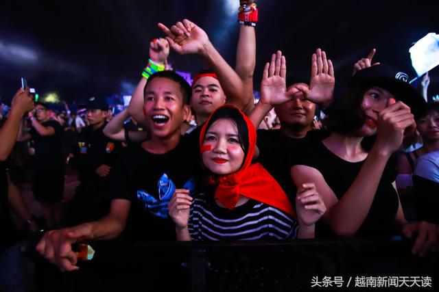 艾伦沃克图片，艾伦沃克的这张图片能找到吗（Walker身披越南国旗用手机自拍）