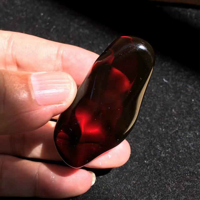 缅甸血珀鉴别方法，缅甸琥珀知多少~看图识珀之血珀