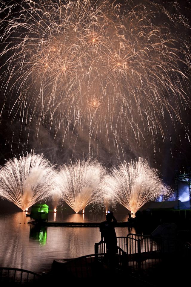 形容烟花的词语，形容烟花的词语两个（成语里的火文化<四>）