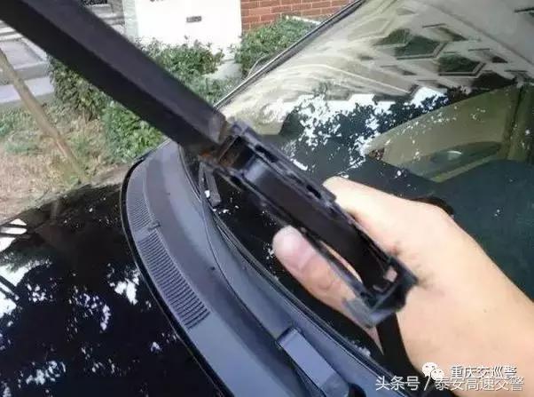 雨刮器怎样拆卸和安装，汽车雨刮器拆卸安装方式（雨刷原来还能这样换……）