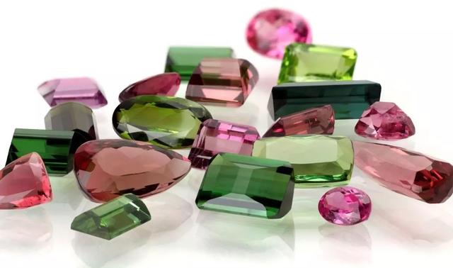 关于手链的浪漫语句，手链发朋友圈的精美句子（把只有你们知道的密语藏进定情信物）