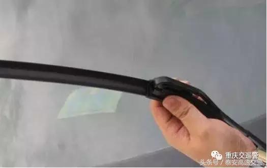 雨刮器怎样拆卸和安装，汽车雨刮器拆卸安装方式（雨刷原来还能这样换……）