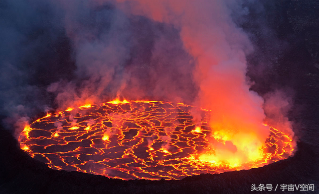 为什么会火山爆发，造成火山爆发的原因是什么（科学家表示火山形成的原因是超级小行星撞击所致）