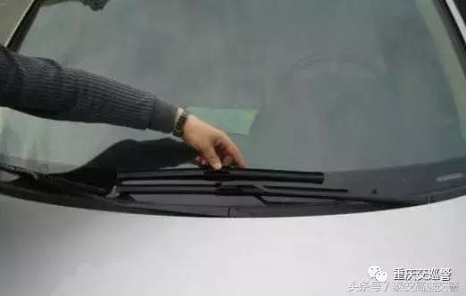 雨刮器怎样拆卸和安装，汽车雨刮器拆卸安装方式（雨刷原来还能这样换……）