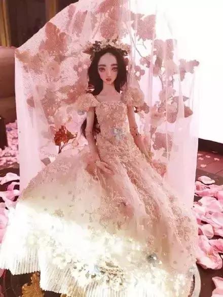 被施了魔法的娃娃，被施了魔法的娃娃中文版（李晨送范冰冰一个娃娃200万）