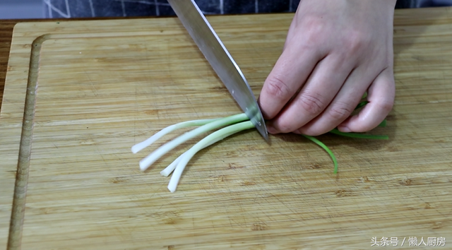 香炸小黄花鱼的做法，炸酥脆的小黄鱼只需简单的几步就搞定