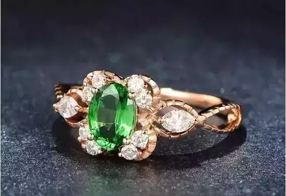 石榴石手链的功效与作用，石榴石手链有哪些作用与功效（老中医说石榴石全身都是宝）