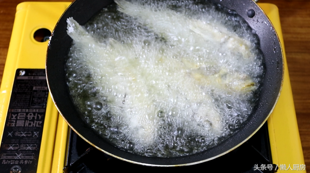 香炸小黄花鱼的做法，炸酥脆的小黄鱼只需简单的几步就搞定