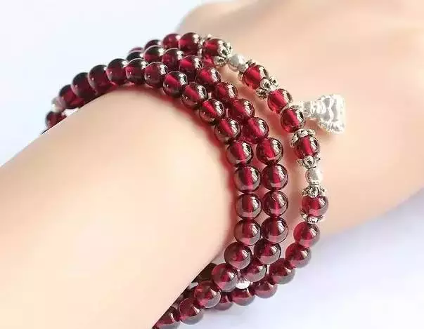 石榴石手链的功效与作用，石榴石手链有哪些作用与功效（老中医说石榴石全身都是宝）
