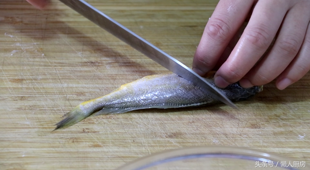 香炸小黄花鱼的做法，炸酥脆的小黄鱼只需简单的几步就搞定