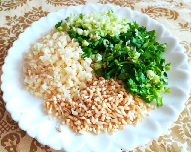 辣椒水怎么做，贵阳豆花饭辣椒水怎么做（火锅菜肴的补品）