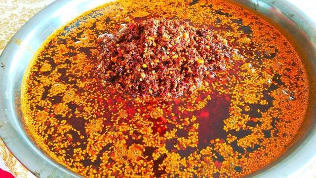 辣椒水怎么做，贵阳豆花饭辣椒水怎么做（火锅菜肴的补品）